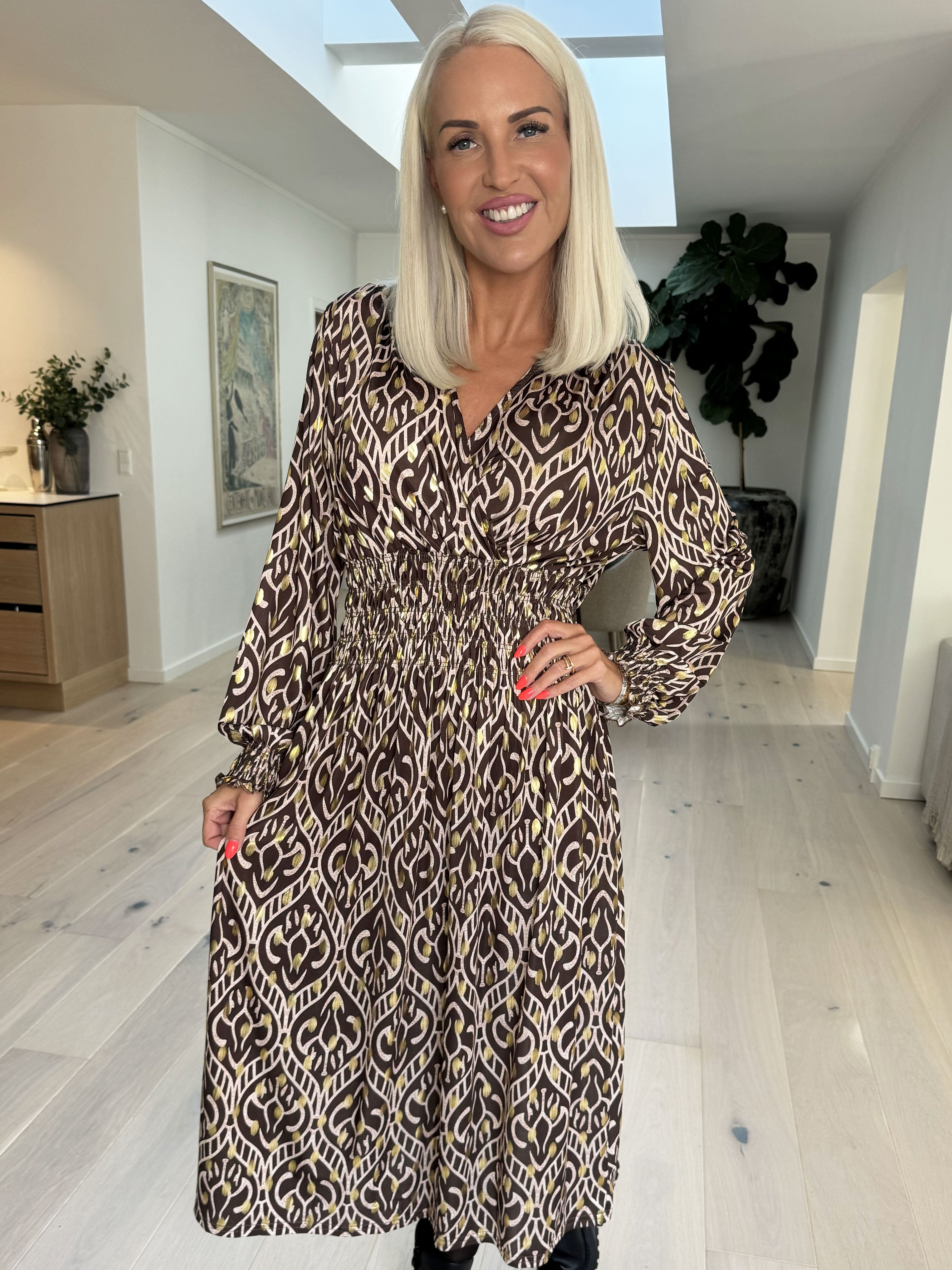 Pams Boho Midi L/S - Elastisk kjole i krølfrit stof